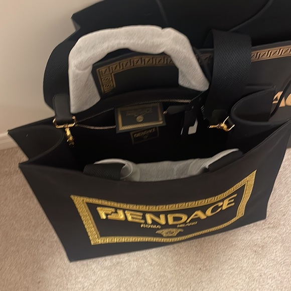 Limited Edition Fendace tote bag. Versace and Fendi collaboration piece. - Picture 5 of 8